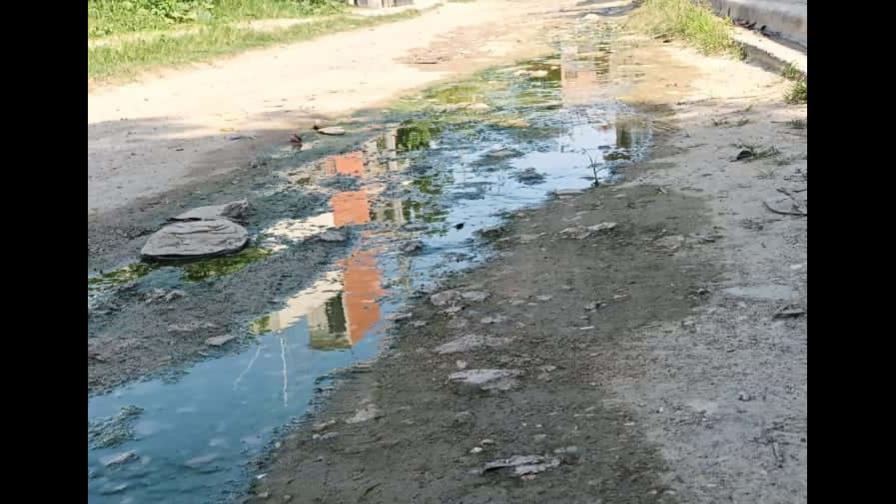 Vecinos de Engombe protestan por reparación de calles y aceras