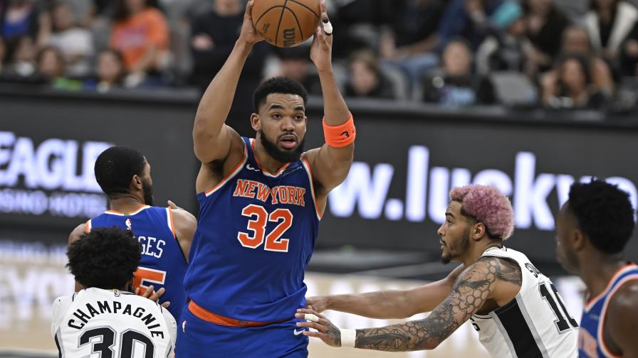 Karl-Anthony Towns marcó 32 puntos en revés de Knicks en San Antonio