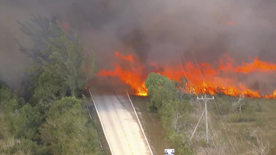 Incendio en Texas provoca evacuaciones mientras Arkansas y Florida también luchan contra el fuego