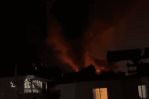 Incendio destruye al menos 12 viviendas en Santiago, sin víctimas fatales