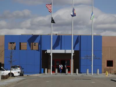 Hombres escapan de centro de detención de inmigrantes de Denver