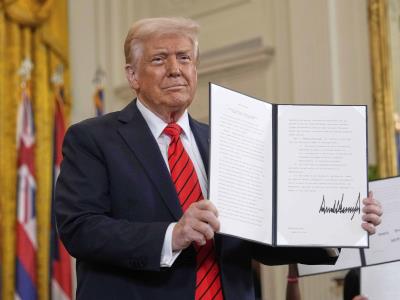 Casa Blanca revoca orden ejecutiva contra bufete de abogado