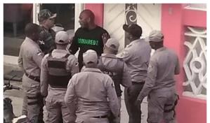 El Sujeto intentó escapar por los techos de casas durante su detención