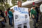 Venezolanos siguen reuniendo firmas en apoyo a sus migrantes deportados a El Salvador Venezolanos siguen reuniendo firmas en apoyo a sus migrantes deportados a El Salvador