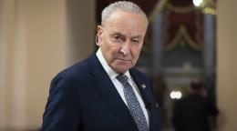 Schumer amenaza con limitar poderes de guerra de Trump si sigue presionando a Venezuela