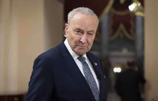 Schumer amenaza con limitar poderes de guerra de Trump si sigue presionando a Venezuela