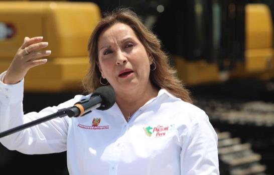 Congresista peruano pide a Fiscalía impedimento de salida de país para presidenta Boluarte