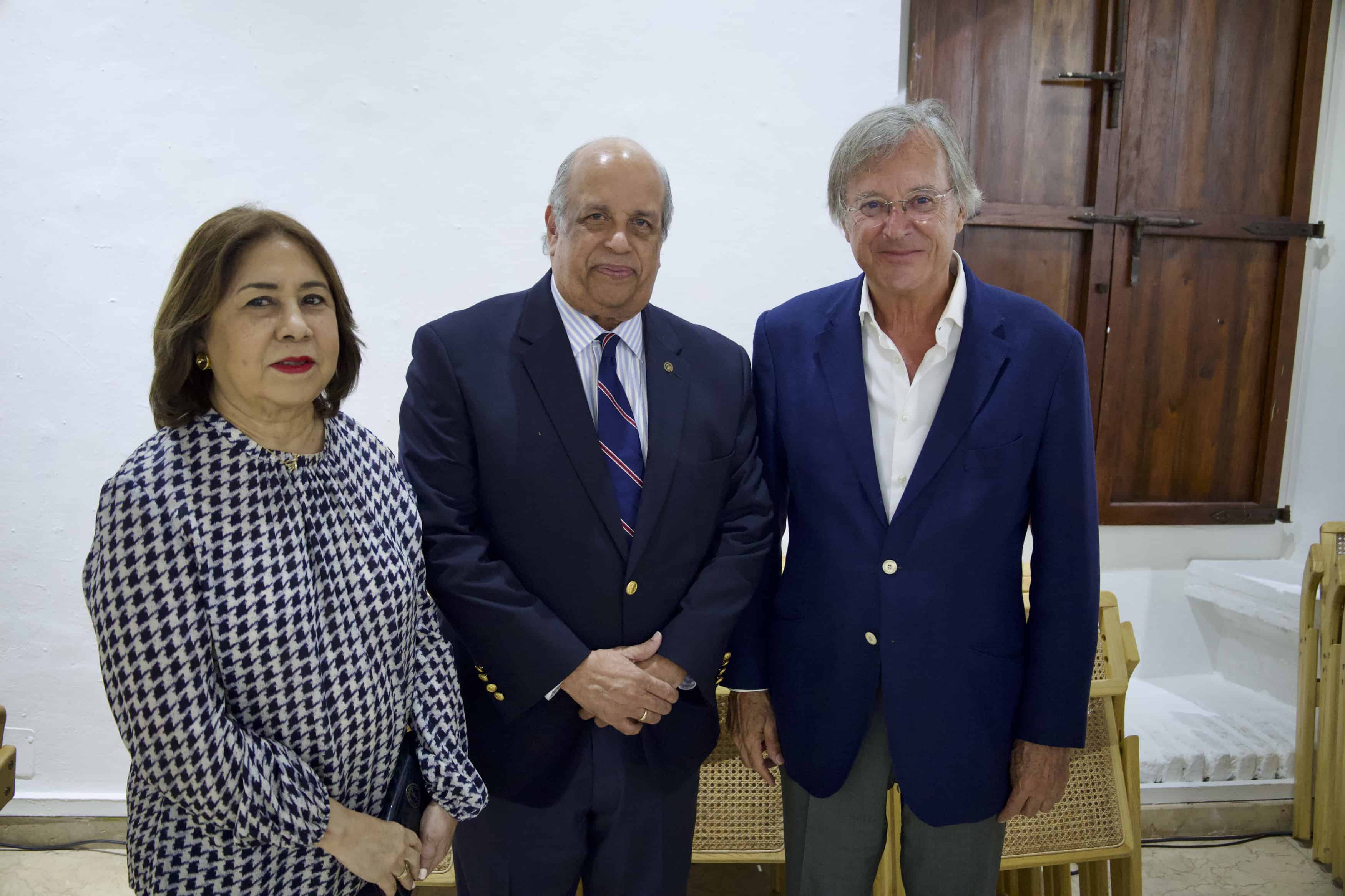 Kenia de Balcácer, Juan Daniel Balcácer y Antonio Pérez-Hernández y Torra.