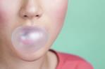 Los chicles liberan microplásticos en la saliva y, cuando se tiran, al medio ambiente