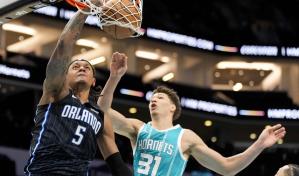 Paolo Banchero anota 32 puntos y lidera a Magic en victoria sobre Hornets