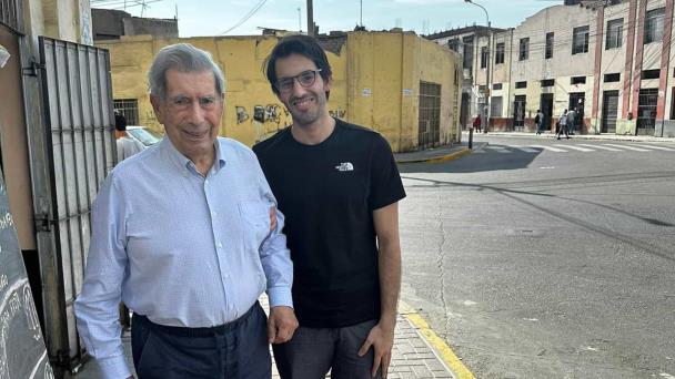 Mario Vargas Llosa continúa el recorrido por su Lima literaria