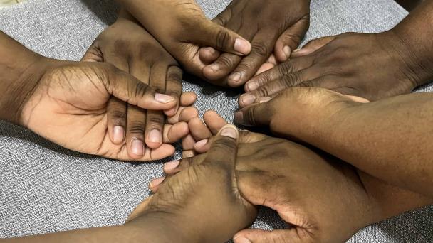 Una banda haitiana les quemó su casa: así huyeron a RD una madre y sus hijas