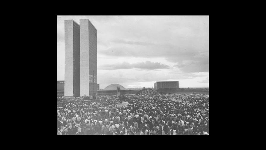 Hoy es lunes 21 de abril del 2025