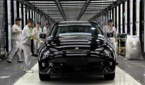 Trump impone aranceles de 25 % a los automóviles fabricados fuera de EEUU