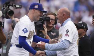 Dodgers celebran título de Serie Mundial con Ice Cube y Kirk Gibson al inaugurar nueva campaña