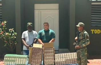 Detienen empleado de Migración con 20,000 cigarrillos de contrabando en San Juan de la Maguana