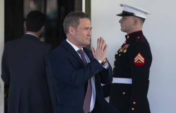 Trump descarta despidos por mensajes de Signal y reitera apoyo a su equipo de seguridad nacional