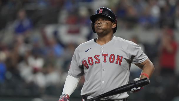 Rafael Devers, primer jugador de Grandes Ligas con 10 ponches en 3 juegos al inicio de temporada