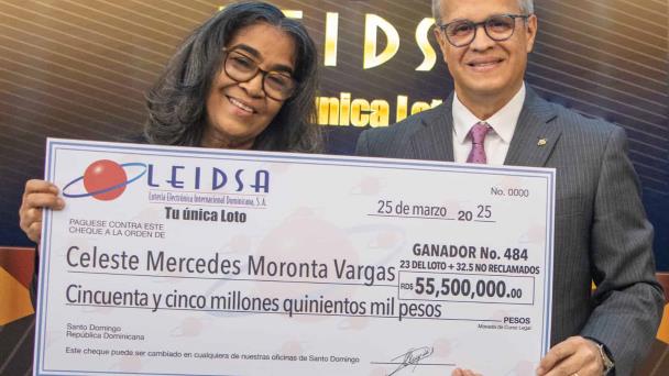 Leidsa entrega 55.5 millones de pesos a la ganadora 484 del Loto