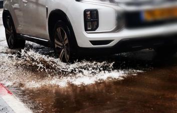 Lluvia helada azota región de los Grandes Lagos mientras Tennessee se prepara para clima extremo