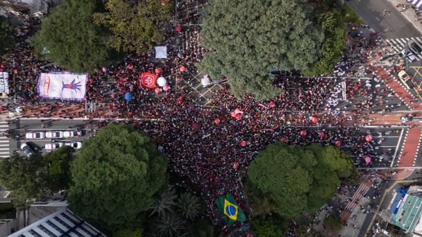 Cientos de brasileños exigen encarcelar a Bolsonaro y tumbar el proyecto de amnistía