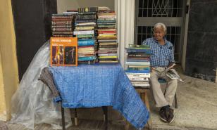 Libreros de la Ciudad Colonial: en peligro de extinción