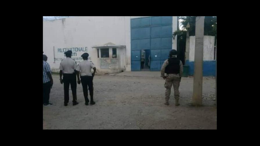 Las bandas armadas irrumpen en una prisión en el centro de Haití y liberan presos Las bandas armadas irrumpen en una prisión en el centro de Haití y liberan presos