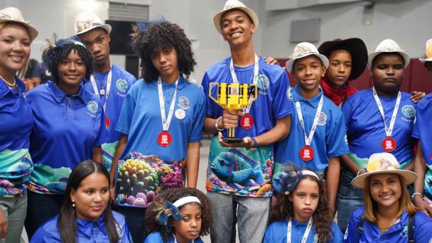 Un liceo de Samaná gana competencia nacional de robótica