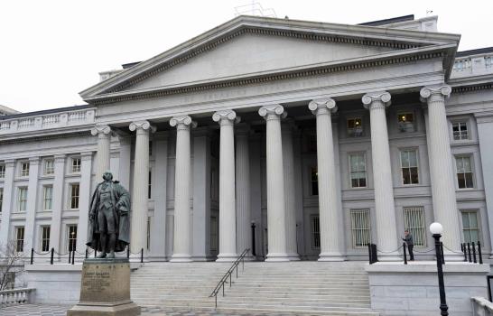 Tesoro de EE. UU. establece nuevas directrices sobre pr&eacute;stamos bancarios a indocumentados
