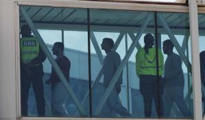 Juez de EE. UU. pausa planes de gobierno de Trump de dar fin a protección legal temporal de venezolanos