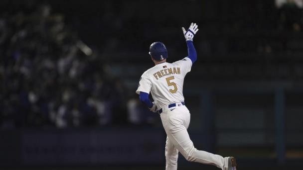 Freeman descartado con los Dodgers tras resbalarse en la ducha y lastimarse su tobillo operado