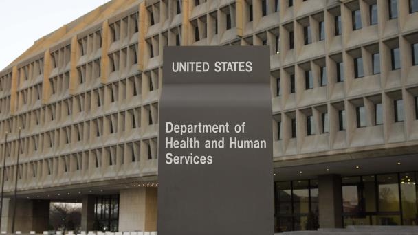 Comienzan los despidos en las agencias de salud de Estados Unidos