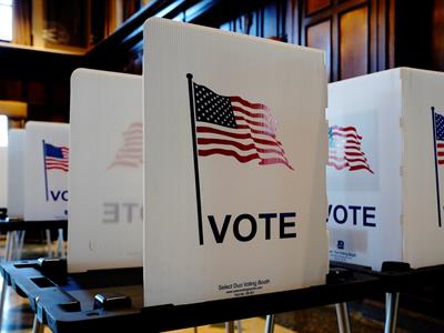 Jueza bloquea a Trump de exigir prueba de ciudadanía para votar