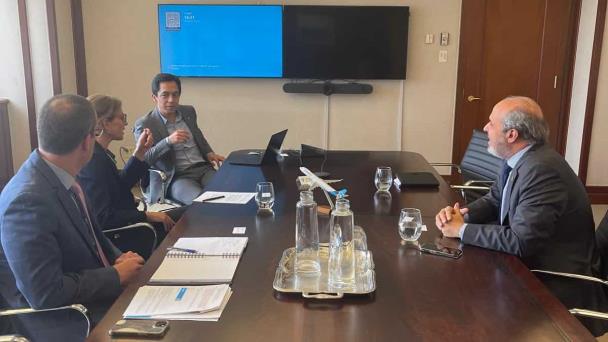 El embajador dominicano en Canadá, José Blanco, se reúne con ejecutivos de Air Transat