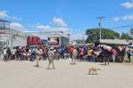 Haitianos bloquean paso fronterizo de Elías Piña en protesta por cobro a vehículos