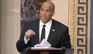 Cory Booker rompe récord con discurso maratónico en Senado de EE. UU. Cory Booker rompe récord con discurso maratónico en Senado de EE. UU.
