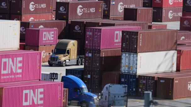 Trump anuncia nuevos aranceles para promover manufactura, con el riesgo de generar inflación