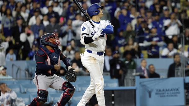 Jonrón de Ohtani en la 9ª completa remontada de Dodgers, que vencen 6-5 a Bravos y están en 8-0