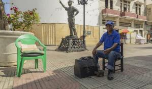 Limpiabotas: el peculiar oficio que se niega a desaparecer en República Dominicana