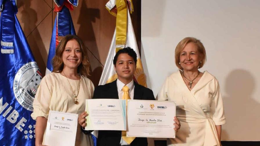 Celebran la cuarta edición intercolegial de los Premios a la Oratoria Alejandro Farach Cruz Celebran la cuarta edición intercolegial de los Premios a la Oratoria Alejandro Farach Cruz