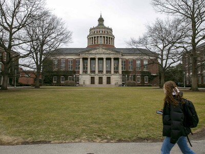 Florida prohíbe a indocumentados matricularse en sus colegios