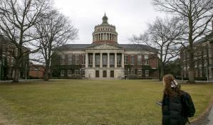 La administración Trump utiliza nuevas tácticas para expulsar a algunos alumnos del país