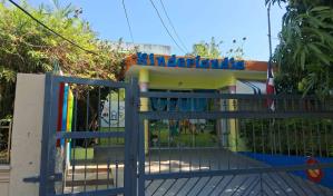 Muere una niña y un niño está grave tras desplomarse una pared en guardería de Santiago