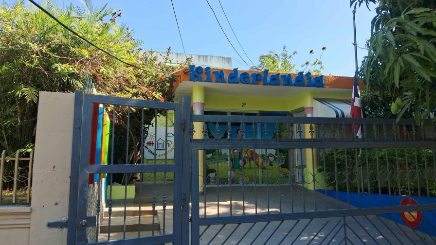 Muere una niña y un niño está grave tras desplomarse una pared en guardería de Santiago Muere una niña y un niño está grave tras desplomarse una pared en guardería de Santiago