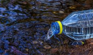 El agua de manantial en el mercado: calidad natural o estrategia comercial