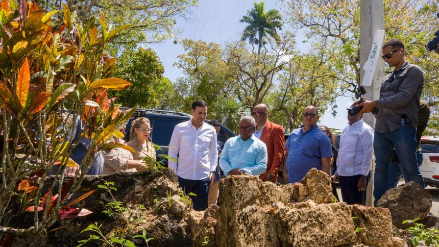 Roberto Ángel Salcedo impulsa su política de descentralización cultural en Hato Mayor Roberto Ángel Salcedo impulsa su política de descentralización cultural en Hato Mayor