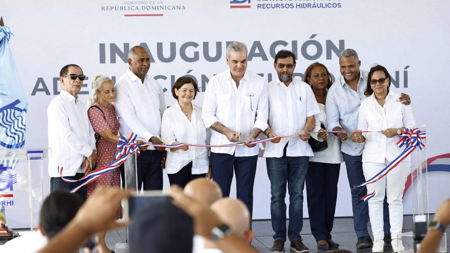 Abinader entrega obras viales e inaugura la primera etapa de la adecuaci&oacute;n del r&iacute;o Ban&iacute;