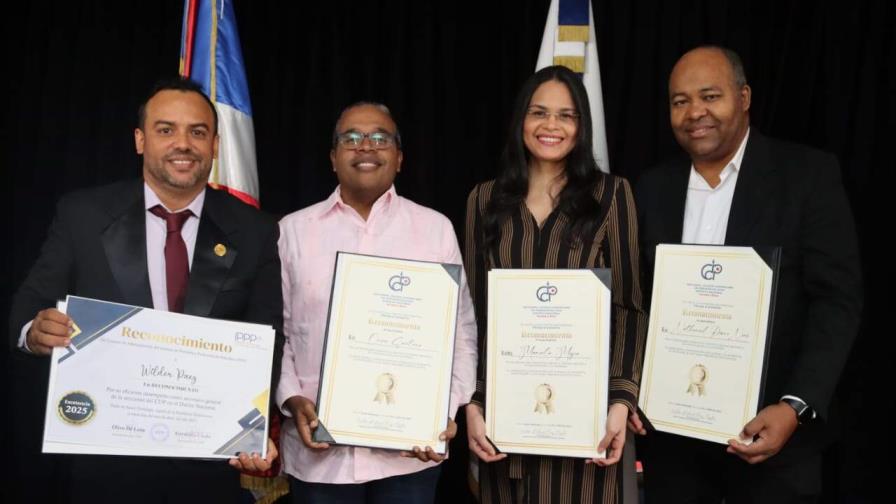 Reconocen a cinco de Diario Libre por el D&iacute;a Nacional del Periodista