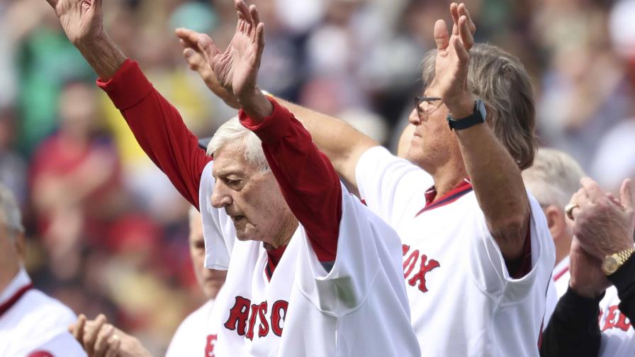 Medias Rojas honran al equipo campe&oacute;n de la Liga Americana de 1975 y al fallecido Luis Tiant