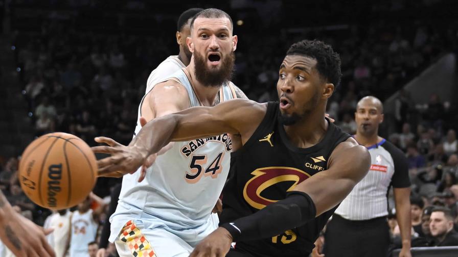 Mitchell y Mobley ayudan a Cavs, que vencen a Spurs y se acercan al mejor r&eacute;cord del Este